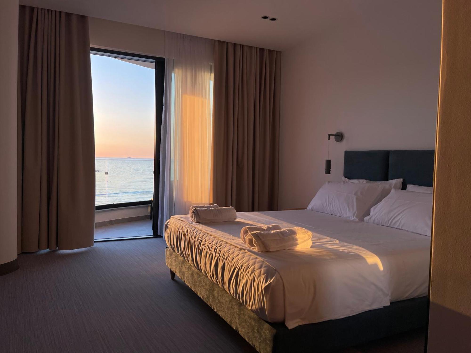 Manta Hotel Ksamil Esterno foto