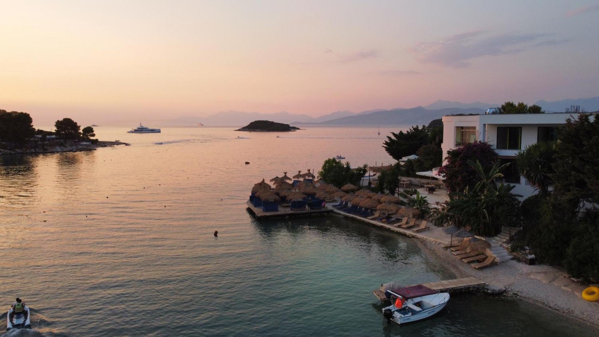 Manta Hotel Ksamil Esterno foto