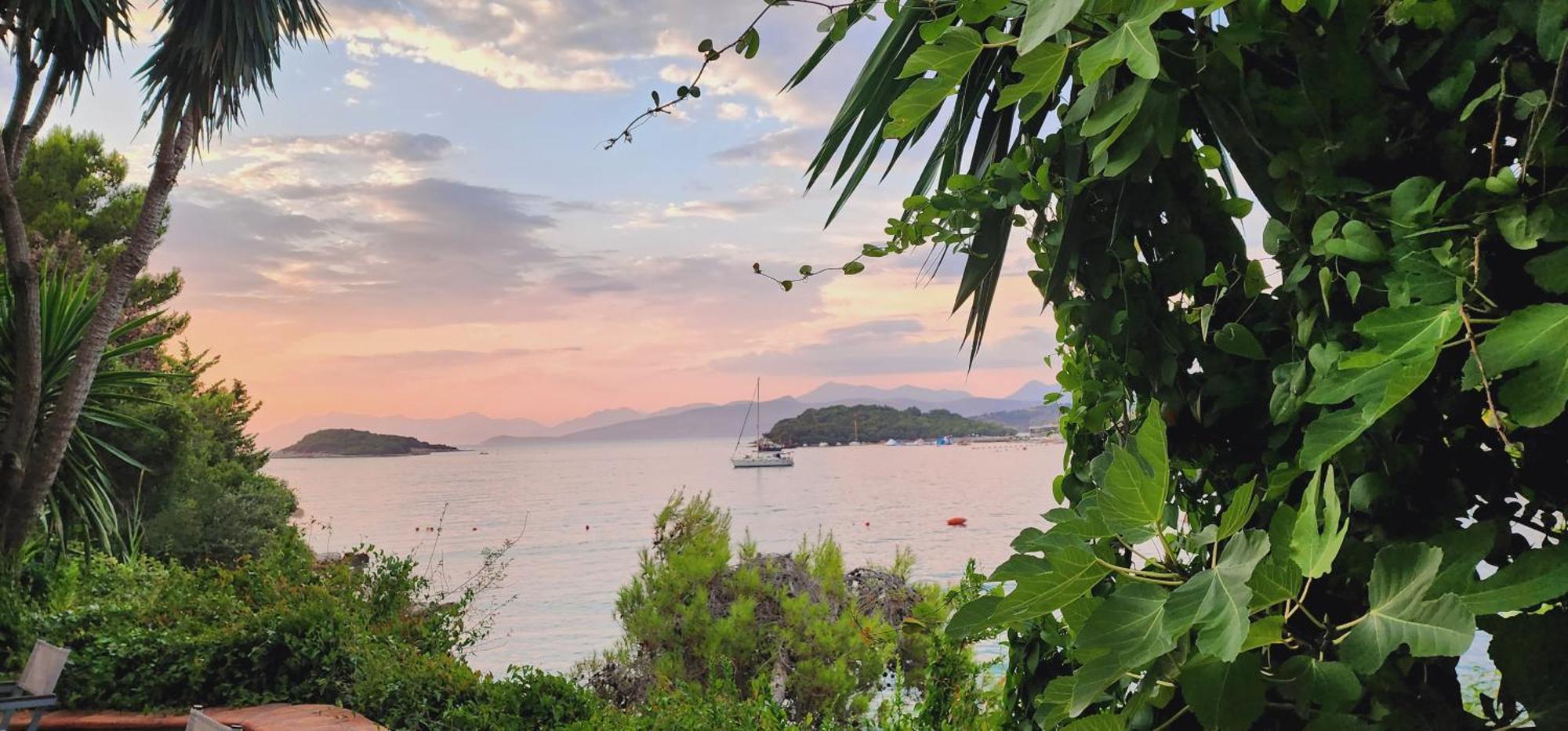 Manta Hotel Ksamil Esterno foto