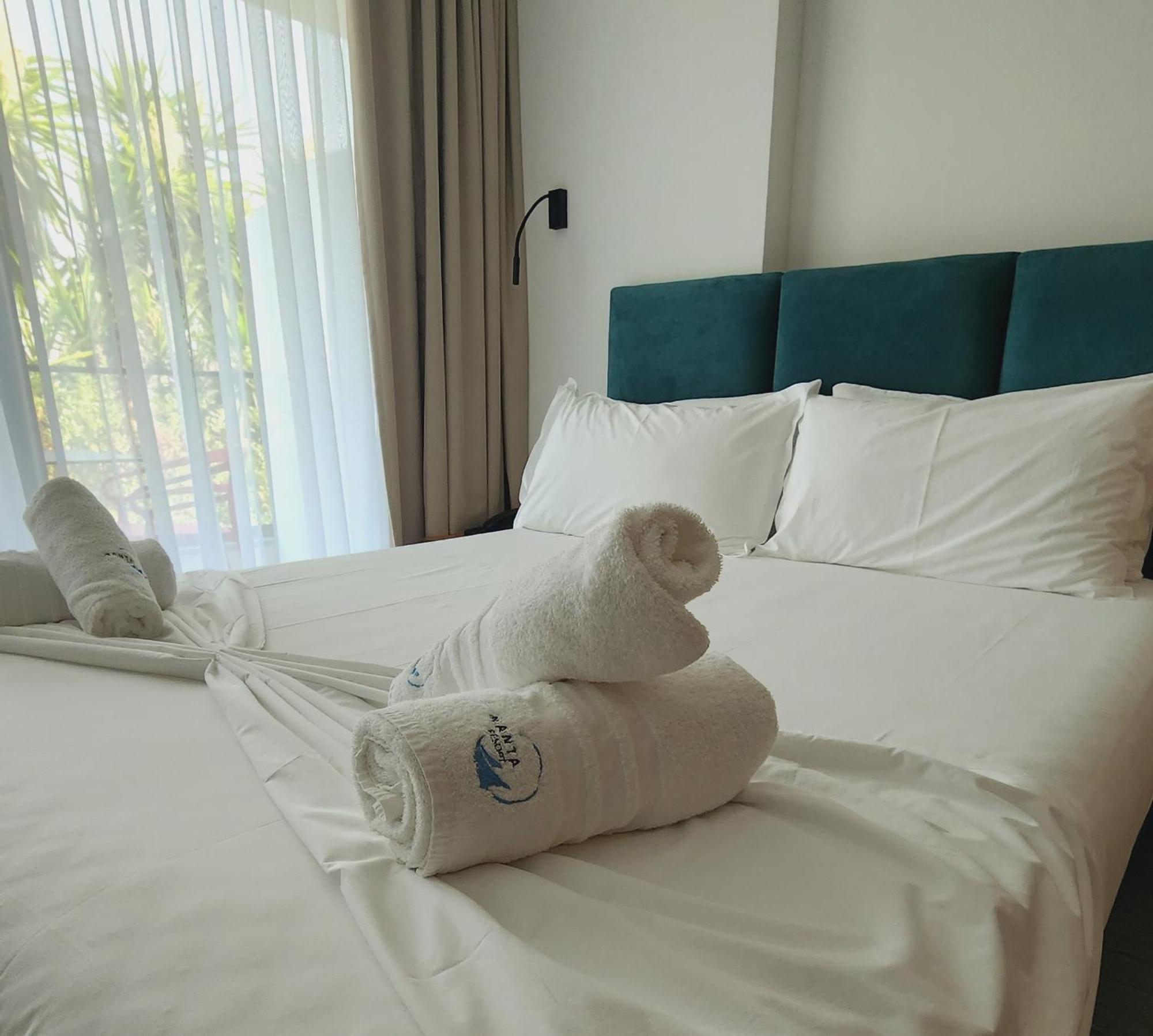 Manta Hotel Ksamil Esterno foto