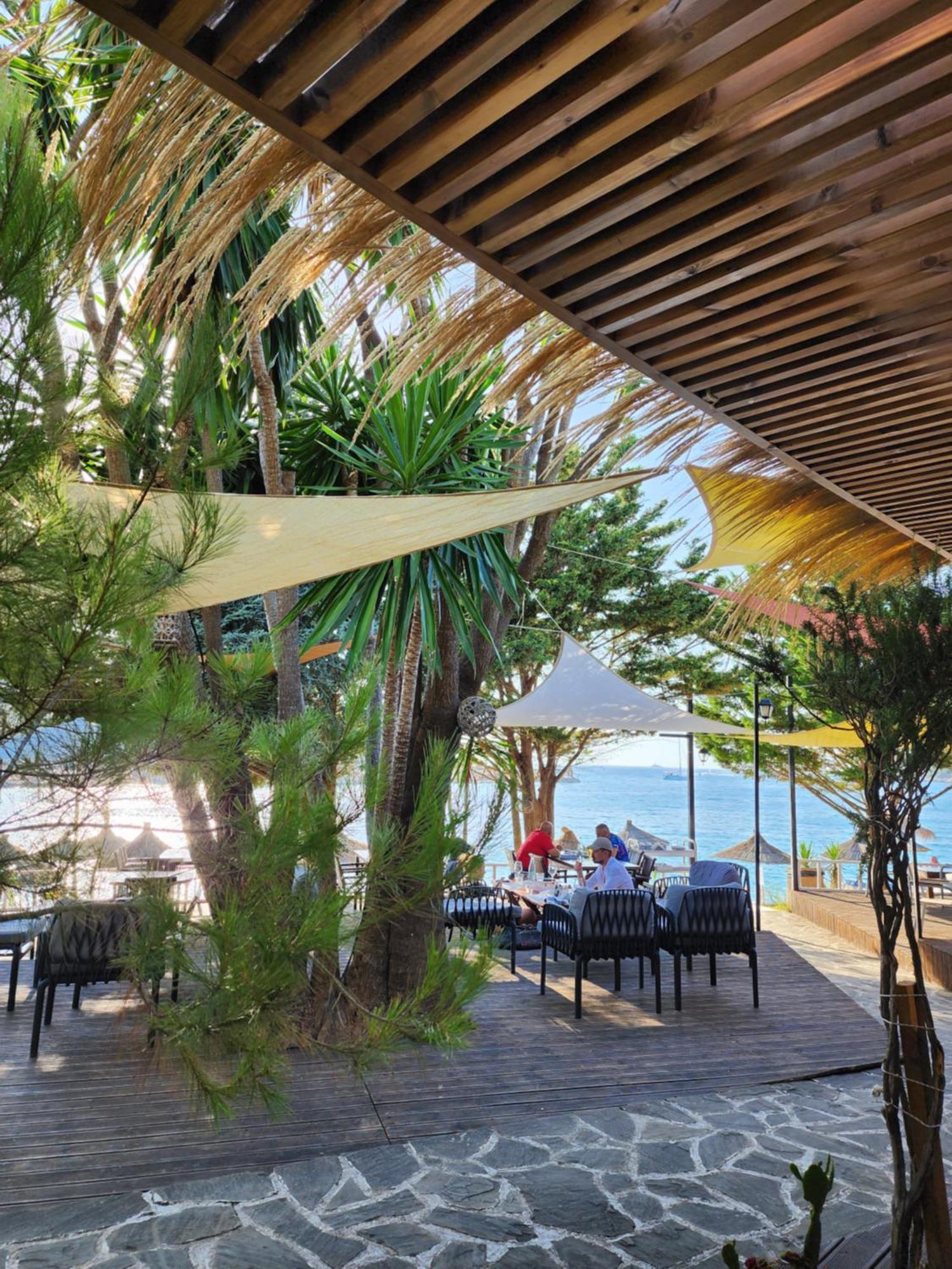 Manta Hotel Ksamil Esterno foto