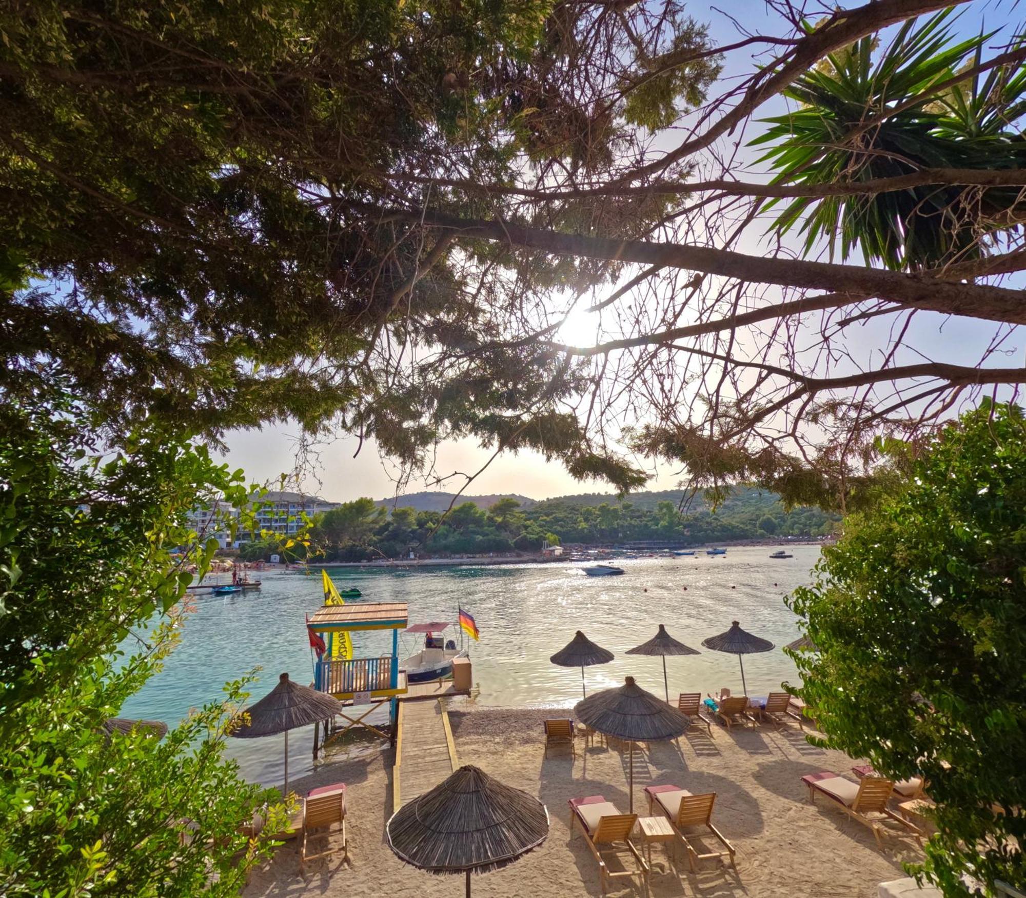 Manta Hotel Ksamil Esterno foto